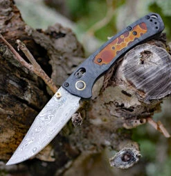 Benchmade 15085-201 Mini Crooked River-Gold Class, 3.4" Damasteel Blade, Marble Carbon Fiber Handle