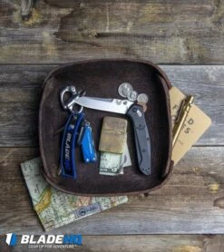 Benchmade 940 Osborne AXIS Lock Knife Green (3.4" Satin) -Benchmade Knife Shop Benchmade 940 2 Osborne AXIS Lock Knife Black G 10 Satin 940 2 BHQ 36208 lifestyle web